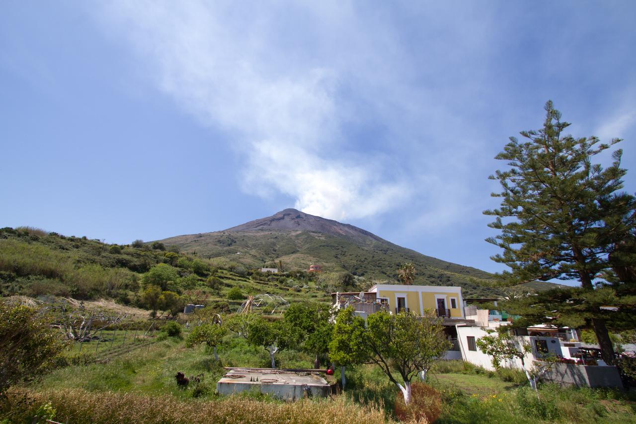 La Locanda Del Barbablu Stromboli Bagian luar foto