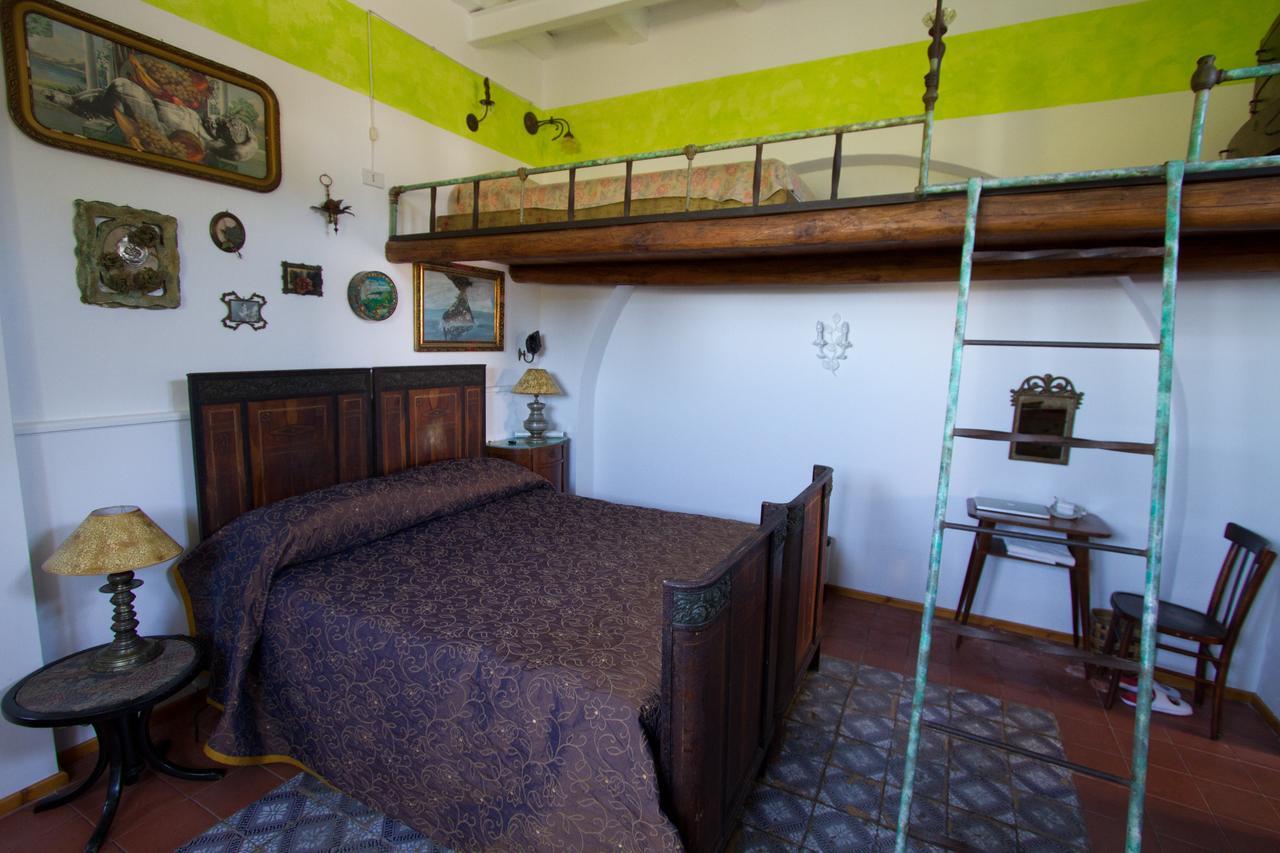 La Locanda Del Barbablu Stromboli Bagian luar foto